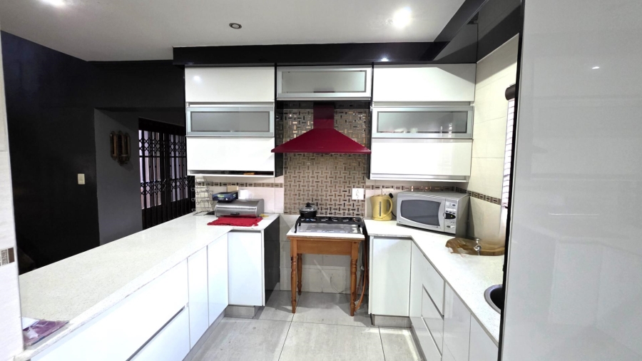 3 Bedroom Property for Sale in Meerhof North West